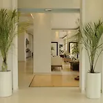 E-hotel Larnaca & Perivolia