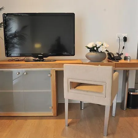 E-hotel Larnaca & Hotell 4*