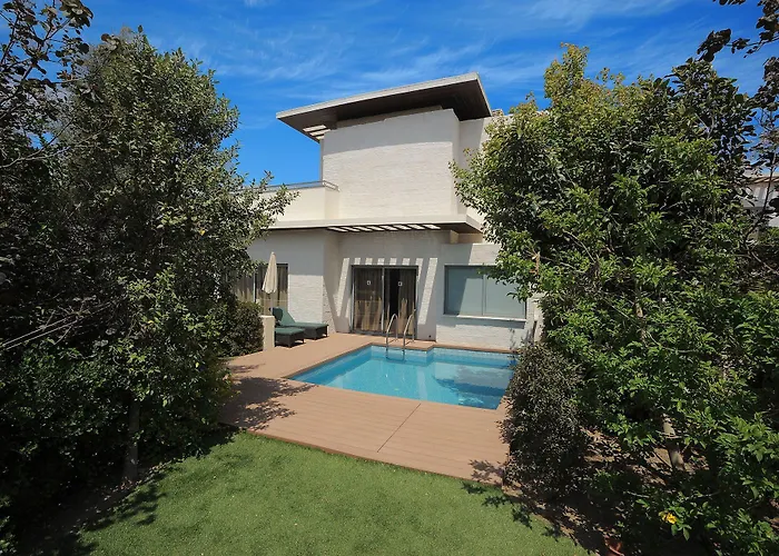 E-hotel Larnaca & 4*