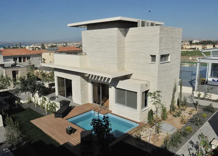 E-hotel Larnaca & Perivolia