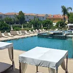 E-hotel Larnaca & 4*