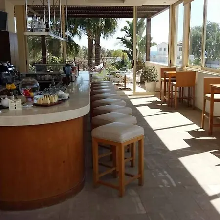 Hotel E-hotel Larnaca & 4*
