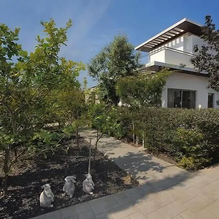 E-hotel Larnaca Resort&spa 4*