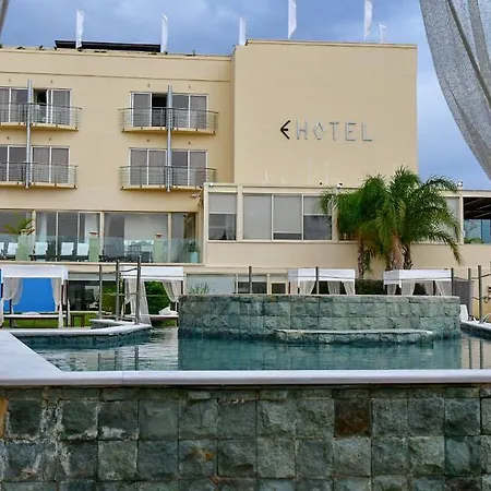 E-hotel Larnaca & 4* פריווליה