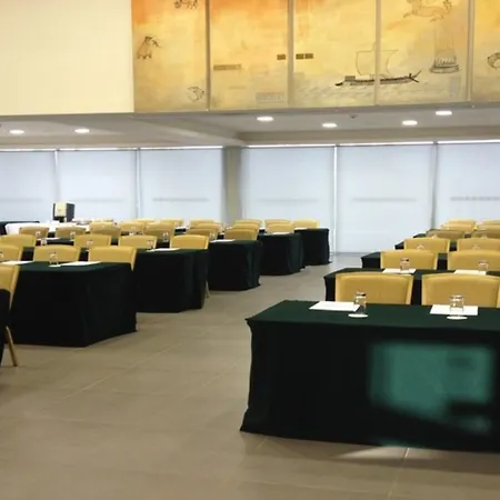 E-hotel Larnaca & מלון 4*