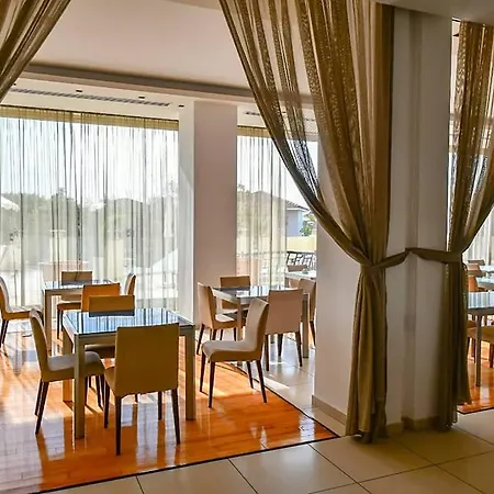 Hotel E-hotel Larnaca Resort&spa 4*