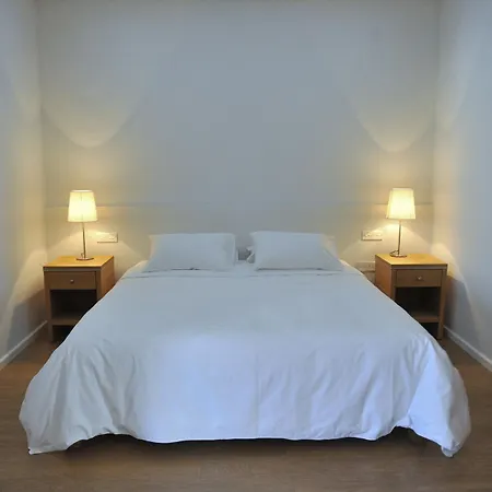 E-hotel Larnaca & 4* Perivolia
