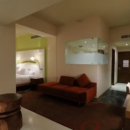 E-hotel Larnaca & Perivolia