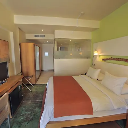 מלון E-hotel Larnaca &