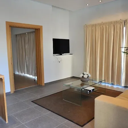 E-hotel Larnaca & 4* Perivolia