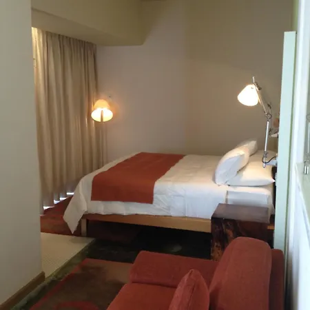 E-hotel Larnaca & פריווליה