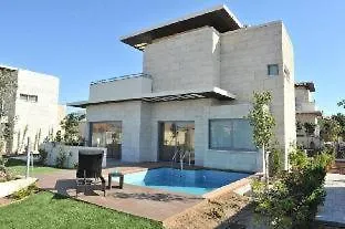 E-hotel Larnaca Resort&spa 4* Perivolia