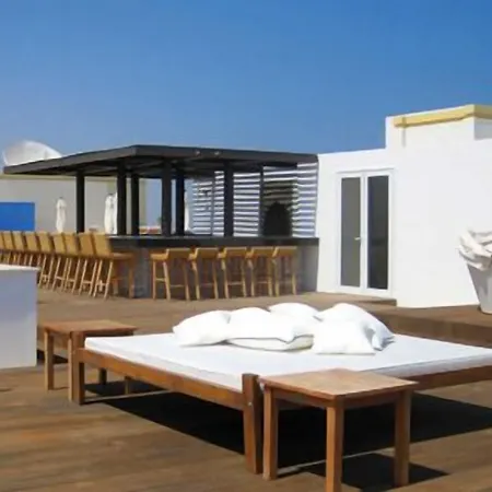 מלון E-hotel Larnaca &