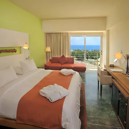 מלון E-hotel Larnaca & 4*