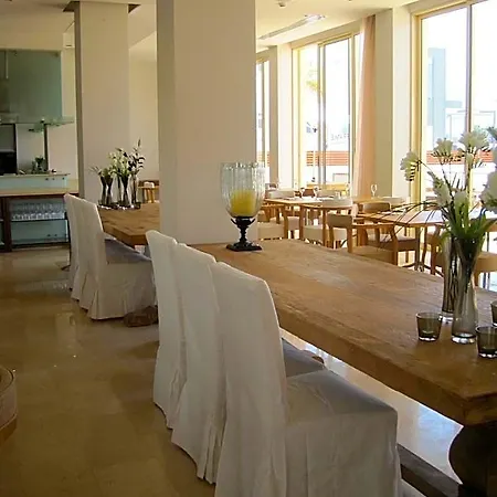 E-hotel Larnaca & 4* Perivolia