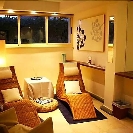 E-hotel Larnaca & 4* Perivolia