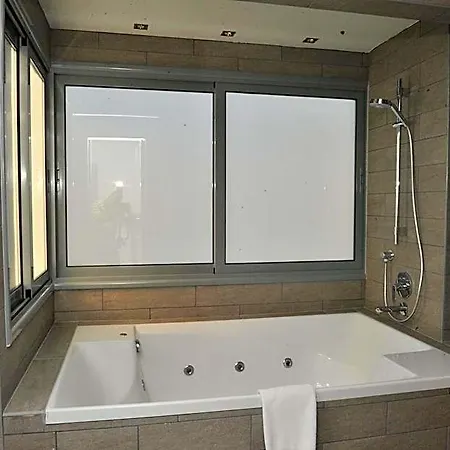 E-hotel Larnaca &