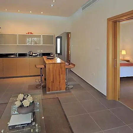 Hotel E-hotel Larnaca & Perivolia