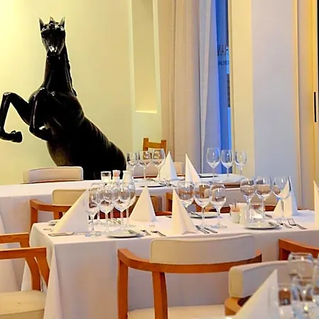 Hotel E-hotel Larnaca & 4*