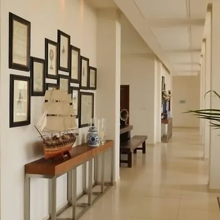 E-hotel Larnaca & 4* Periwolia