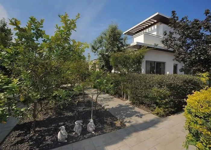 E-hotel Larnaca & 4*