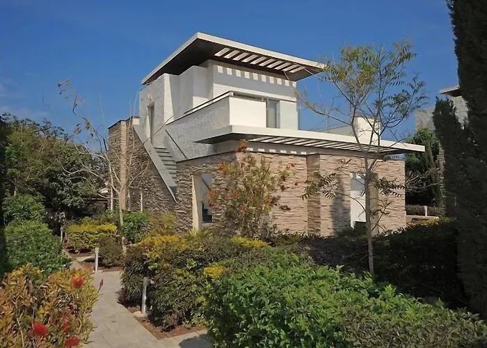 E-hotel Larnaca & Hotel Perivolia