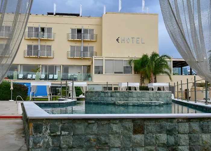 E-hotel Larnaca & 4* Perivolia