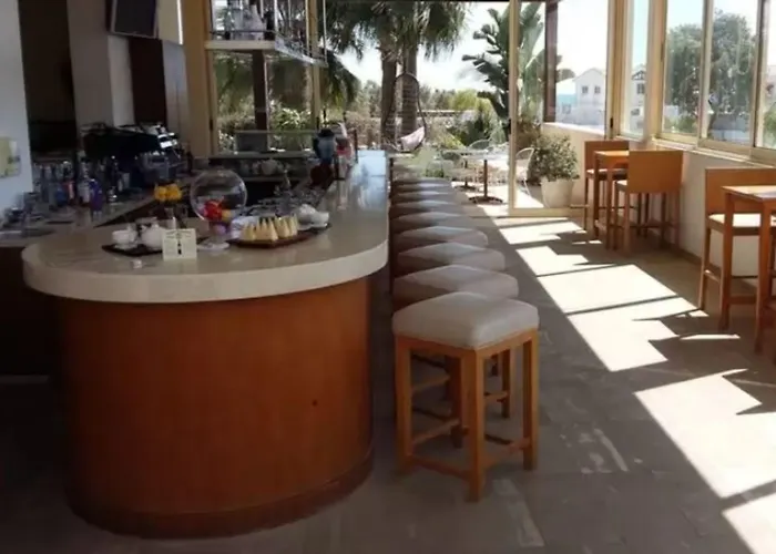 E-hotel Larnaca & Perivolia