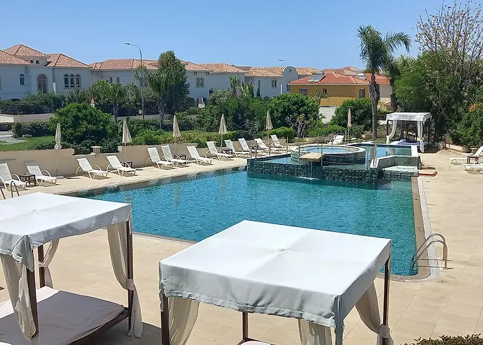 E-hotel Larnaca & 4*