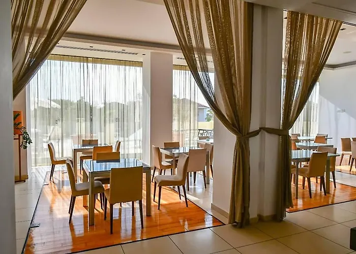 Hotel E-hotel Larnaca & 4*