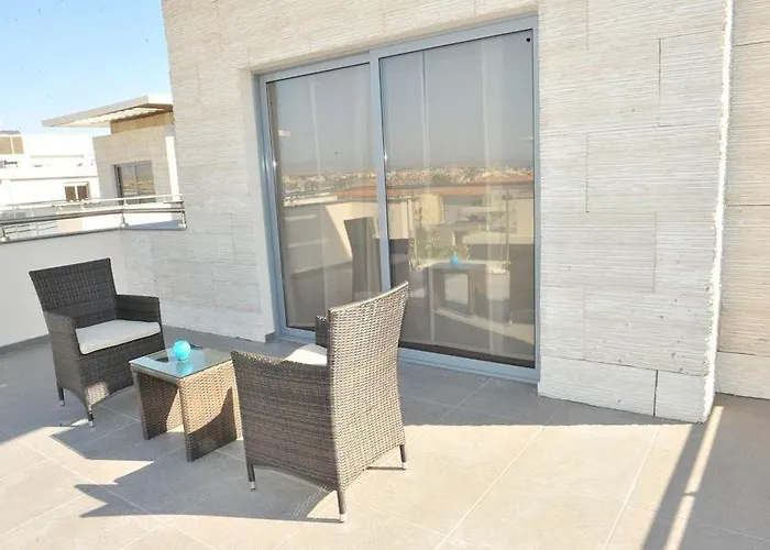 E-hotel Larnaca & Perivolia