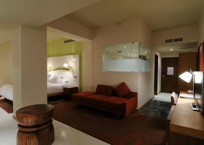 E-hotel Larnaca & Perivolia