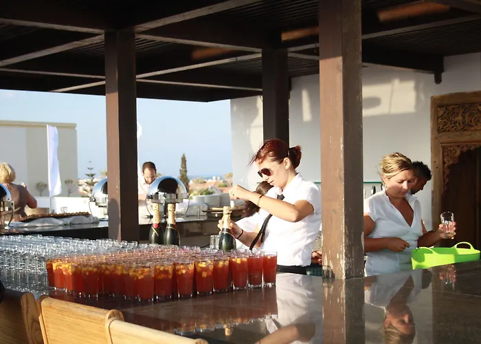 E-hotel Larnaca & 4*