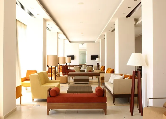 E-hotel Larnaca & 4* Perivolia