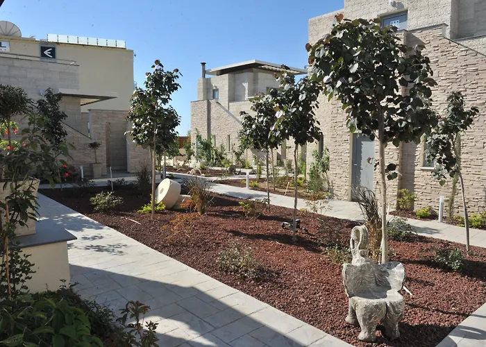 E-hotel Larnaca & Perivolia