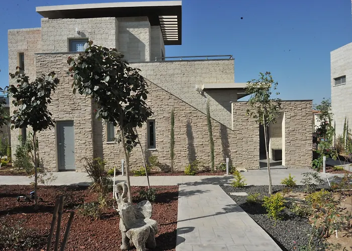 E-hotel Larnaca & 4*