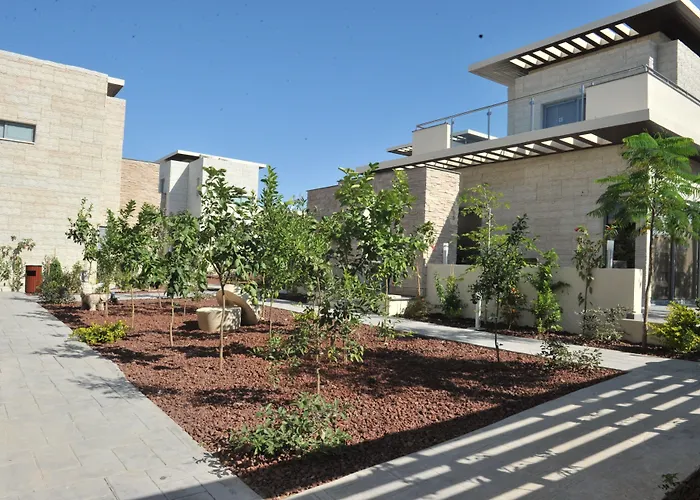 E-hotel Larnaca & Perivolia