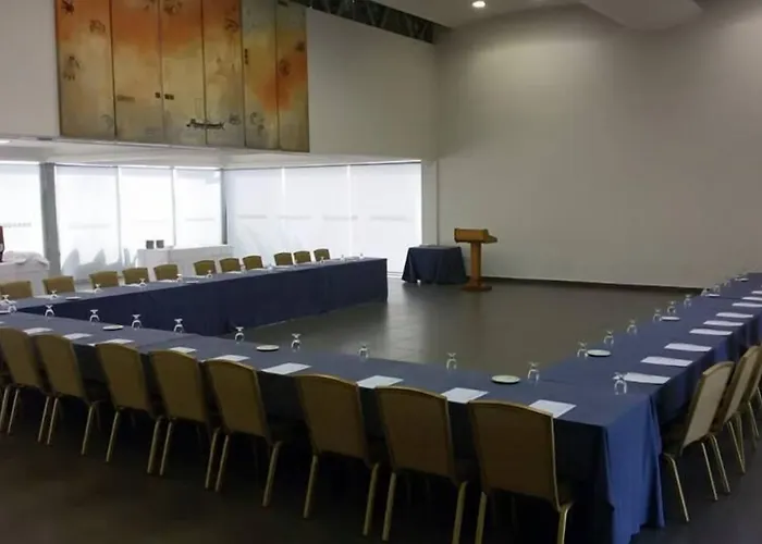 E-hotel Larnaca & 4* Perivolia