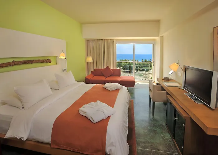 Hotel E-hotel Larnaca & 4*