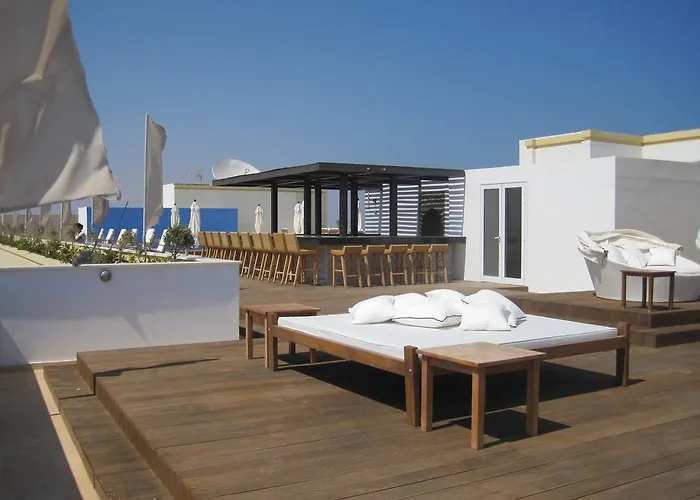 E-hotel Larnaca & Perivolia