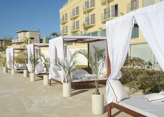 Отель E-hotel Larnaca & 4*